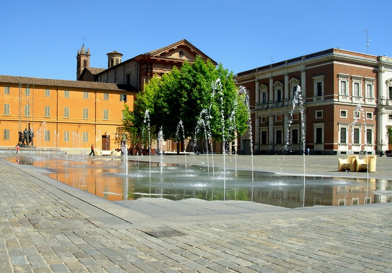 ''La piazza dei teatri e delle fontane'' - Reggio Emilia