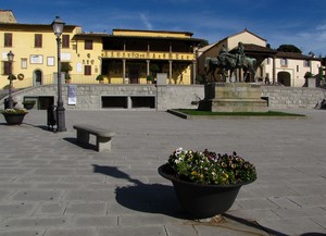 Pomeriggio in Piazza Mino