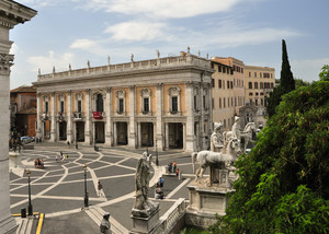 foto dall’alto ad una piazza importante