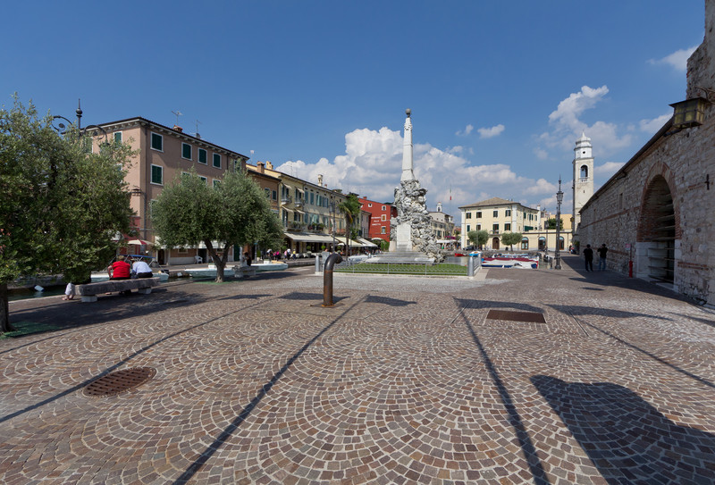 ''Ombre di bandiere'' - Lazise