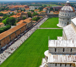è un miracolo che non sia caduta!