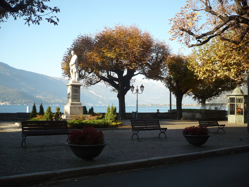 ''Piazza Tommaso Grossi'' - Bellano