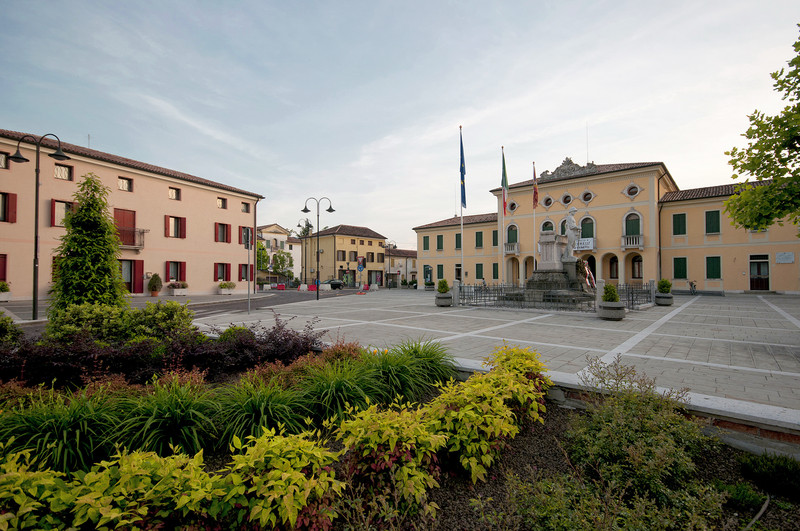 ''La piazza del Comune'' - Galliera Veneta