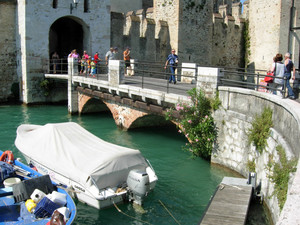 Ponte ingresso a piazza Castello
