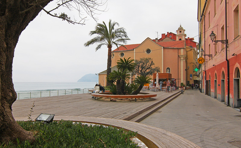 ''Dolce malinconia di una grigia giornata'' - Alassio