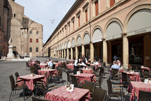 dietro piazza grande