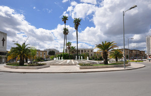 palme e nuvolette in piazza