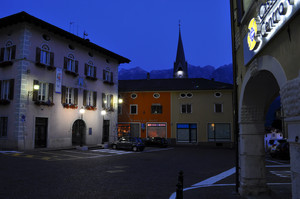 scende la notte sale la luna