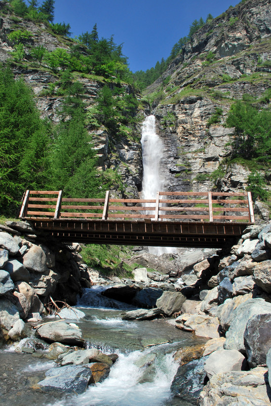 ''Risalendo la valle.'' - Bobbio Pellice