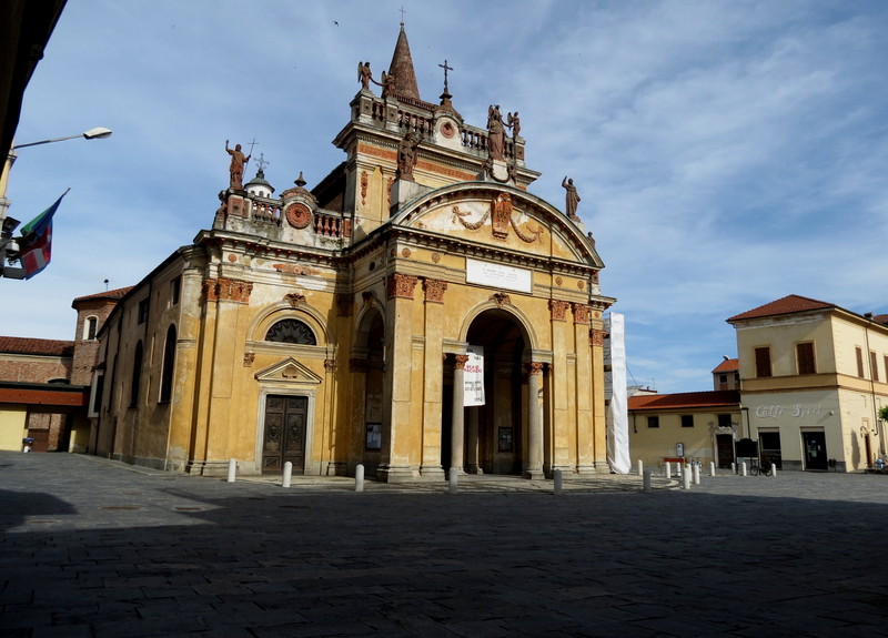 ''Imponente nella piazza'' - Cerano