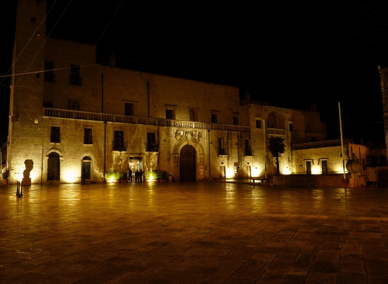 ''Piazza del “Comune arancione”'' - Specchia