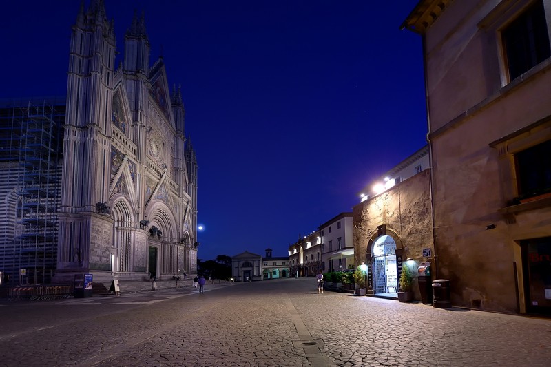 ''La Luna si affaccia sulla Piazza'' - Orvieto