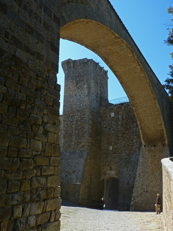 ''Un ardito arco'' - Massa Marittima