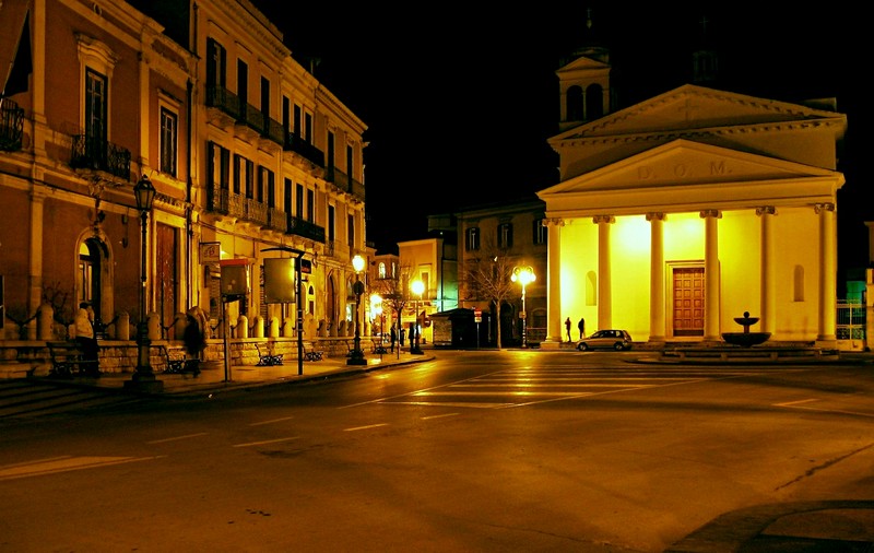 ''Immagine notturna di una piazza di Foggia'' - Foggia