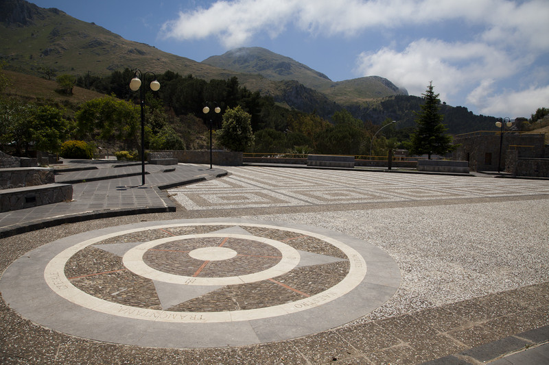 ''Geometrie  in piazza'' - Gratteri