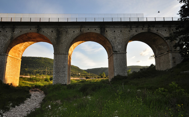 ''un sentierino sotto il ponte'' - Cagnano Varano