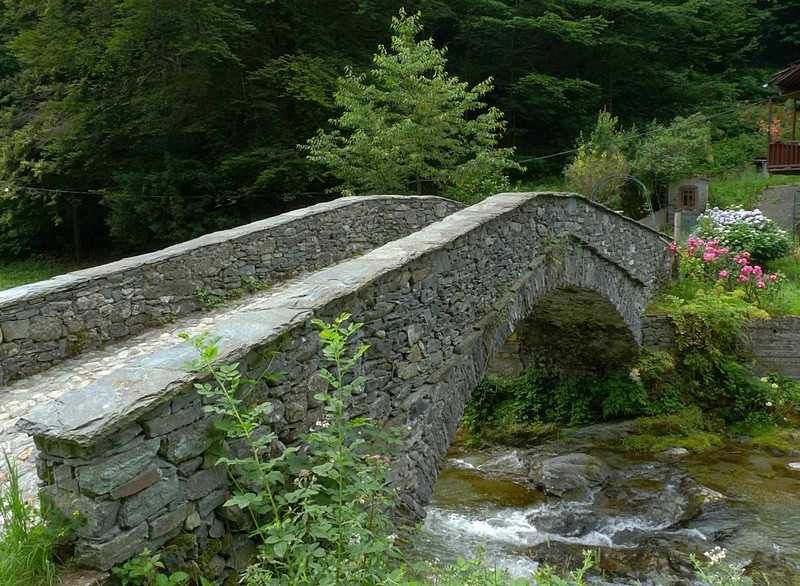''Un ponticello sul fiume dei guai'' - Viù