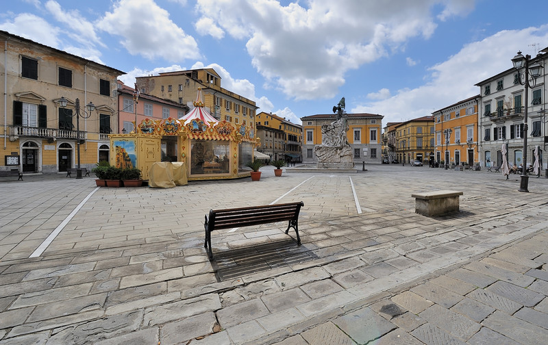 ''Una piazza per grandi e piccini'' - Sarzana