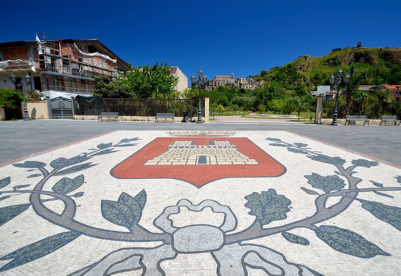 ''Una piazza con i … fiocchi'' - Francavilla di Sicilia