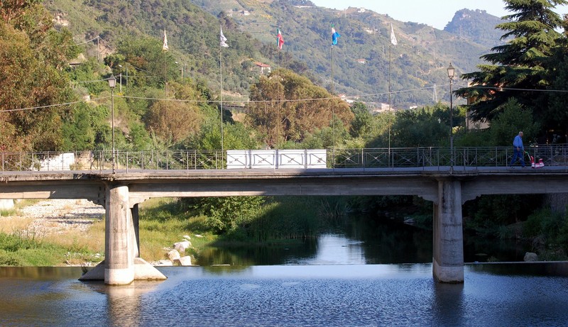 ''Alle spalle del ponte di Monet'' - Dolceacqua