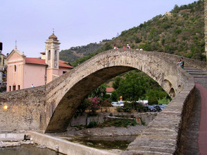 Ponte medievale sul Nervia