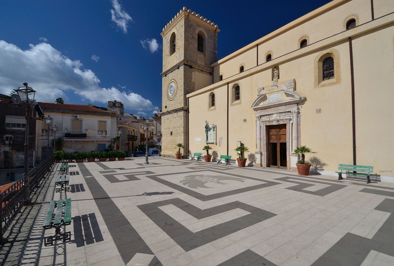 ''Piazza Vittorio Emanuele III'' - Castroreale