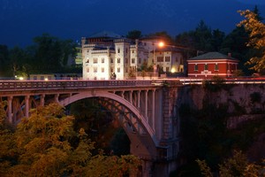 The castle above the bridge