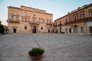 Piazza Garibaldi e il Palazzo Ducale
