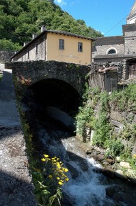 Un ponte di pietra alla Sirta