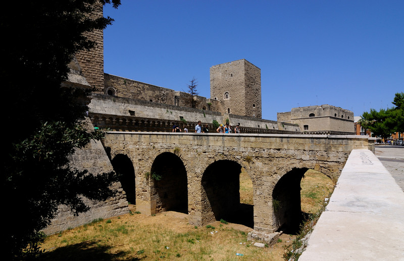 ''In visita al castello'' - Bari