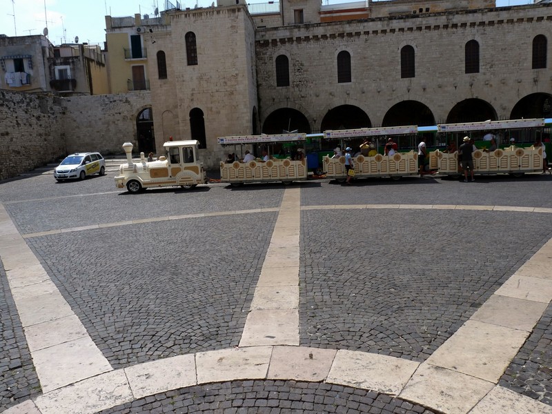 ''Fermata: S. Nicola!'' - Bari