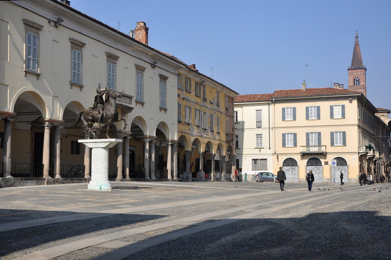 ''Piazza del Duomo.'' - Pavia