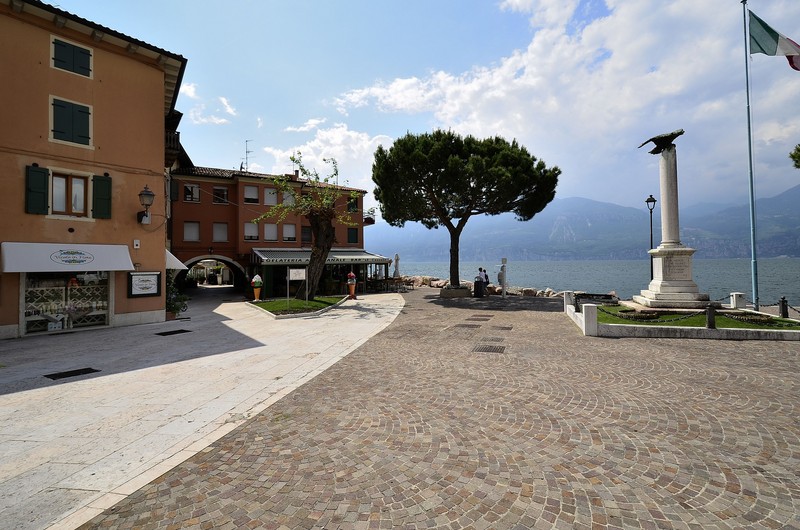 ''Piazza Madre Maria Domenica Mantovani'' - Brenzone sul Garda
