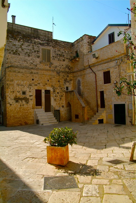 ''Minima Piazzetta quasi Medievale!'' - Binetto