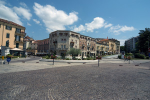 Piazza Italia 2