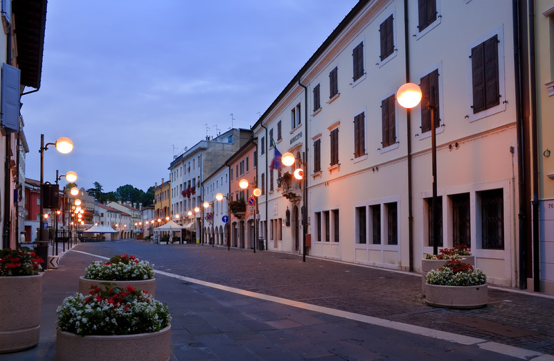 ''Mattina in Piazza Indipendenza'' - Latisana