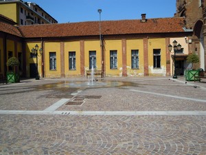 Piazza vicino al Comune