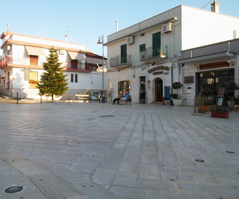 ''Chiacchierata in piazza'' - Crispiano