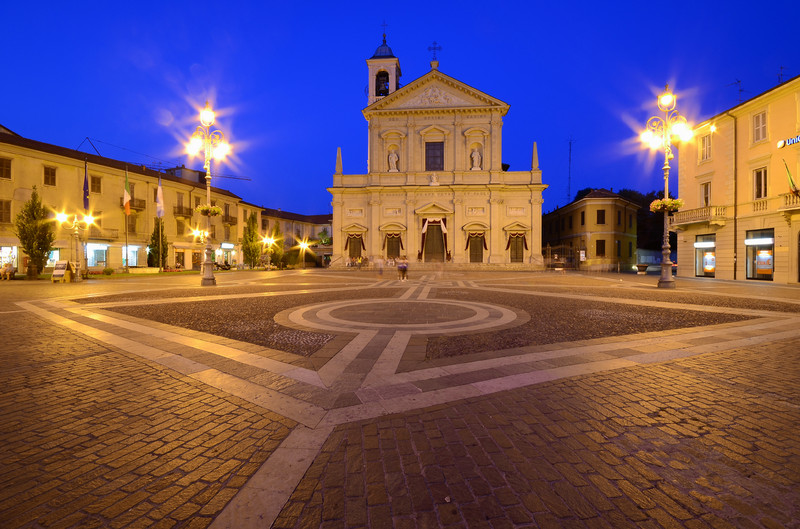 ''Piazza Libertà all’ora blu'' - Saronno