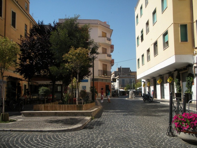 ''Largo Trafelli, un piccolo….largo.'' - Nettuno