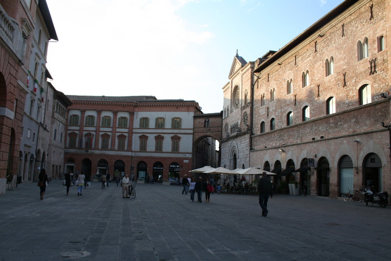''Piazza della Repubblica – l’altro lato'' - Foligno