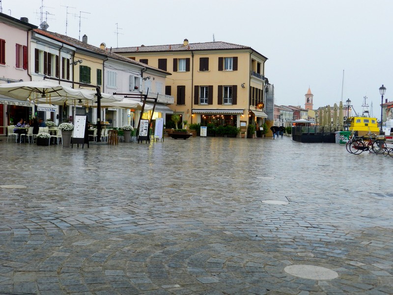 ''La vita non è aspettare che passi la tempesta… ma imparare a ballare sotto la…'' - Cesenatico