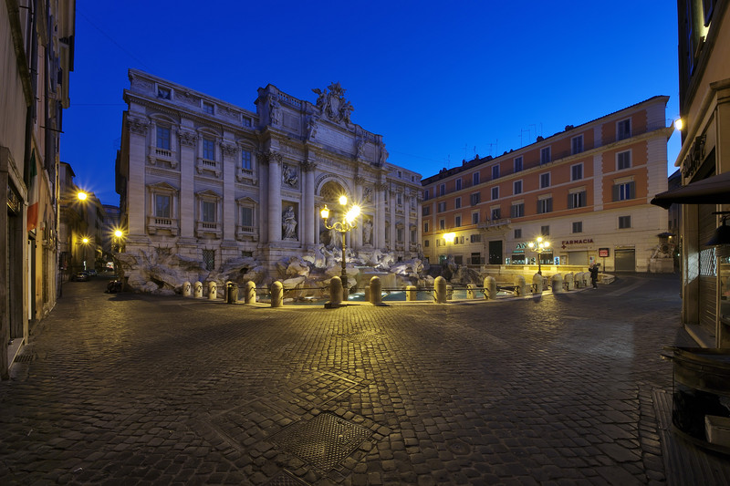 ''L’alba a piazza fontana di Trevi'' - Roma