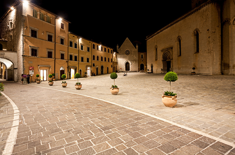 ''Notturno – Piazza dei Martiri Vissani'' - Visso
