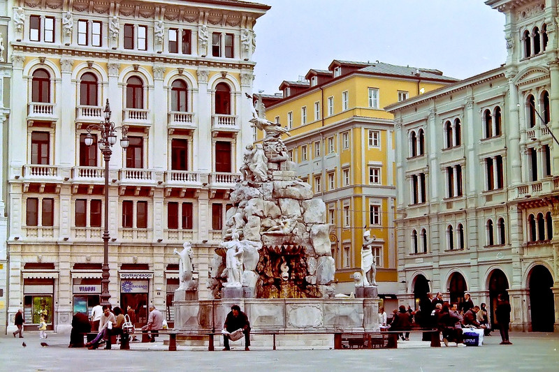 ''Piazza Uniya’ d?Italua'' - Trieste