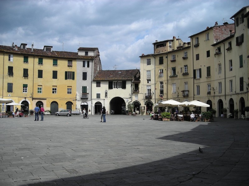 ''Piazza dell’ anfiteatro'' - Lucca