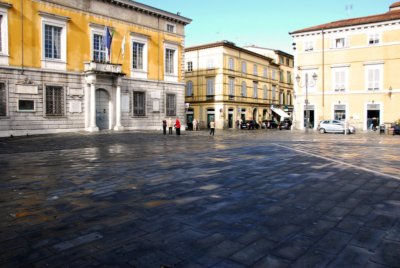 ''piazza bagnata'' - Sarzana