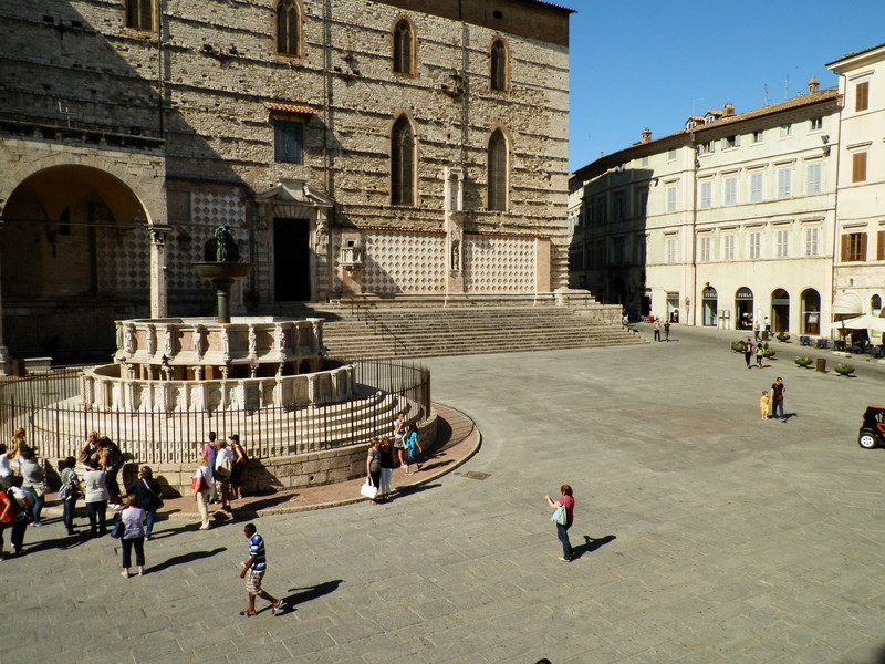 ''Piazza 4 Novembre, la Fonte Maggiore e la Cattedrale di S. Lorenzo'' - Perugia