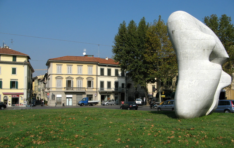 ''Una scultura in Piazza San Marco'' - Prato