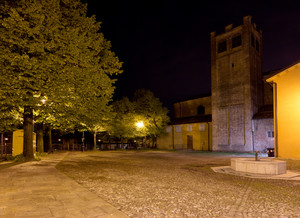 Piazza Don Ugo Sitti in notturna